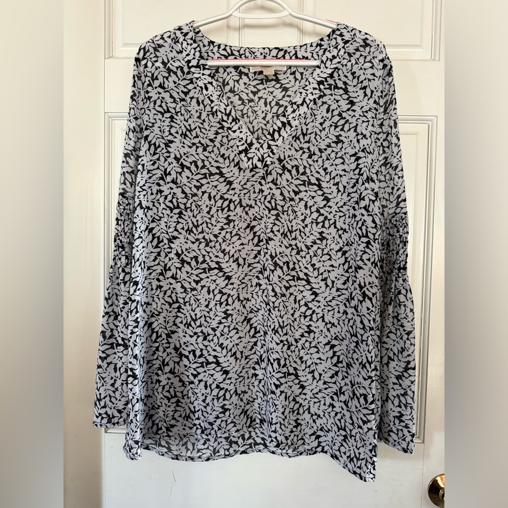 Michael Kors bell long sleeve casual top black background with white detail